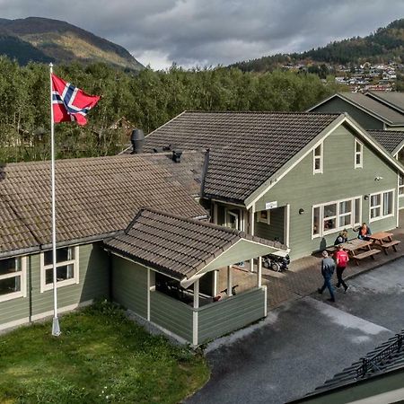 Forde Gjestehus Og Camping ภายนอก รูปภาพ