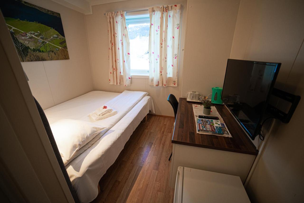 Forde Gjestehus Og Camping ภายนอก รูปภาพ