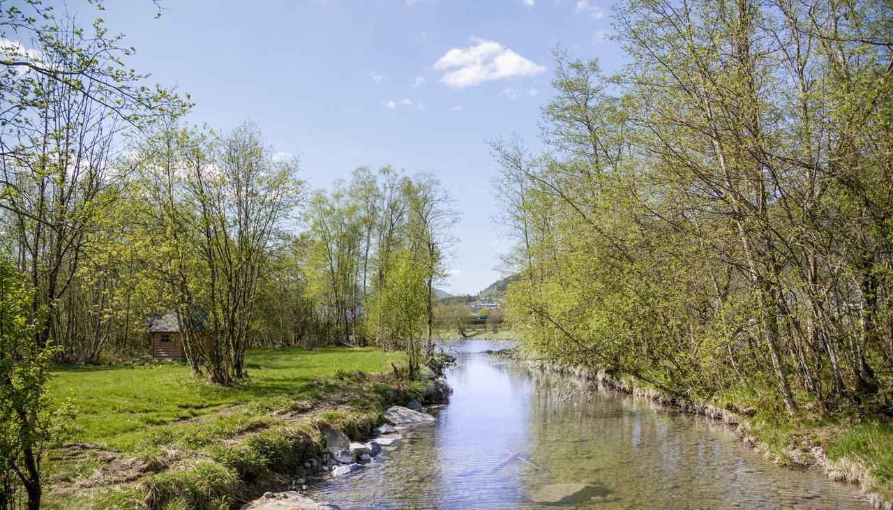 Forde Gjestehus Og Camping ภายนอก รูปภาพ