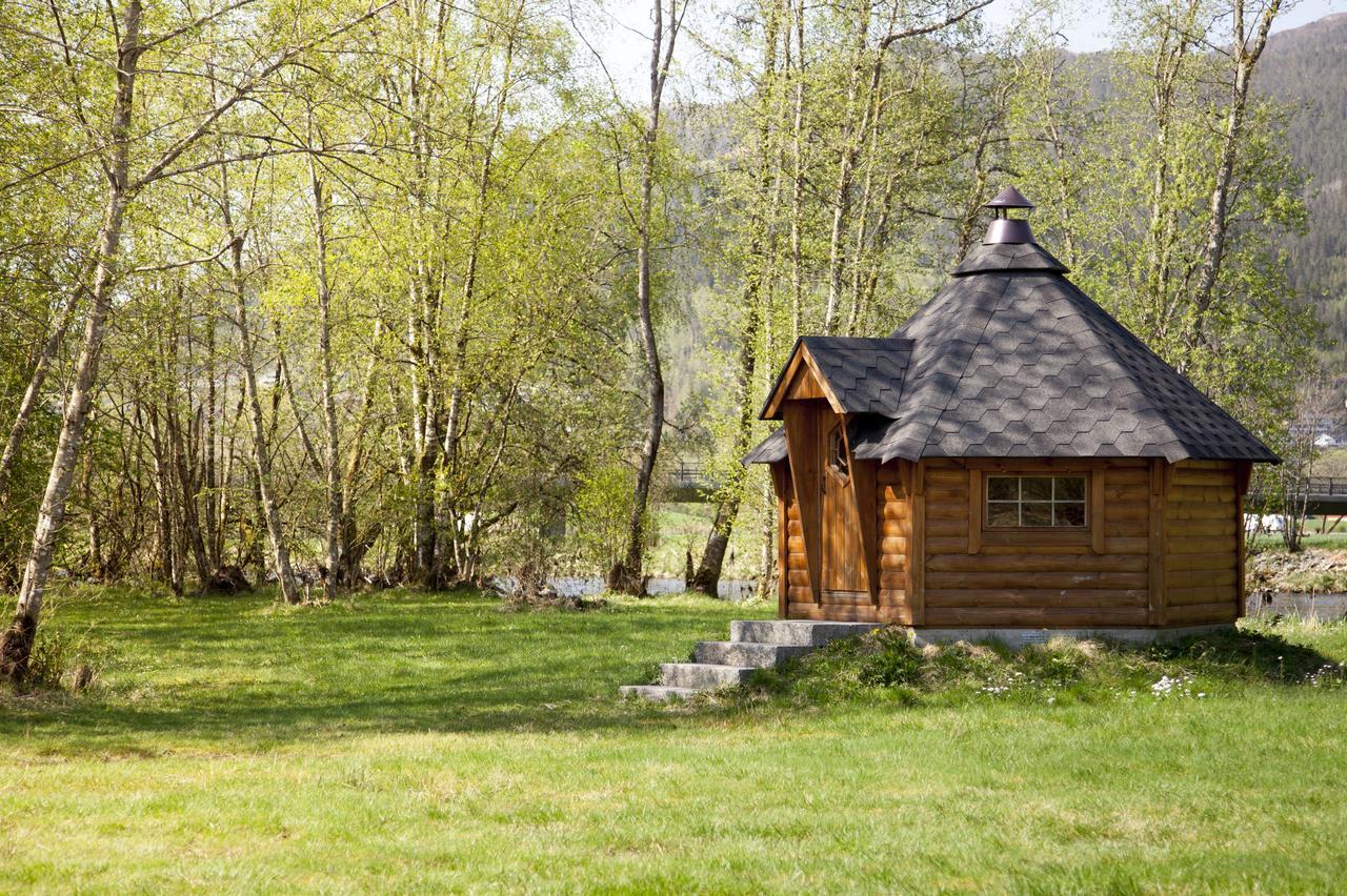Forde Gjestehus Og Camping ภายนอก รูปภาพ